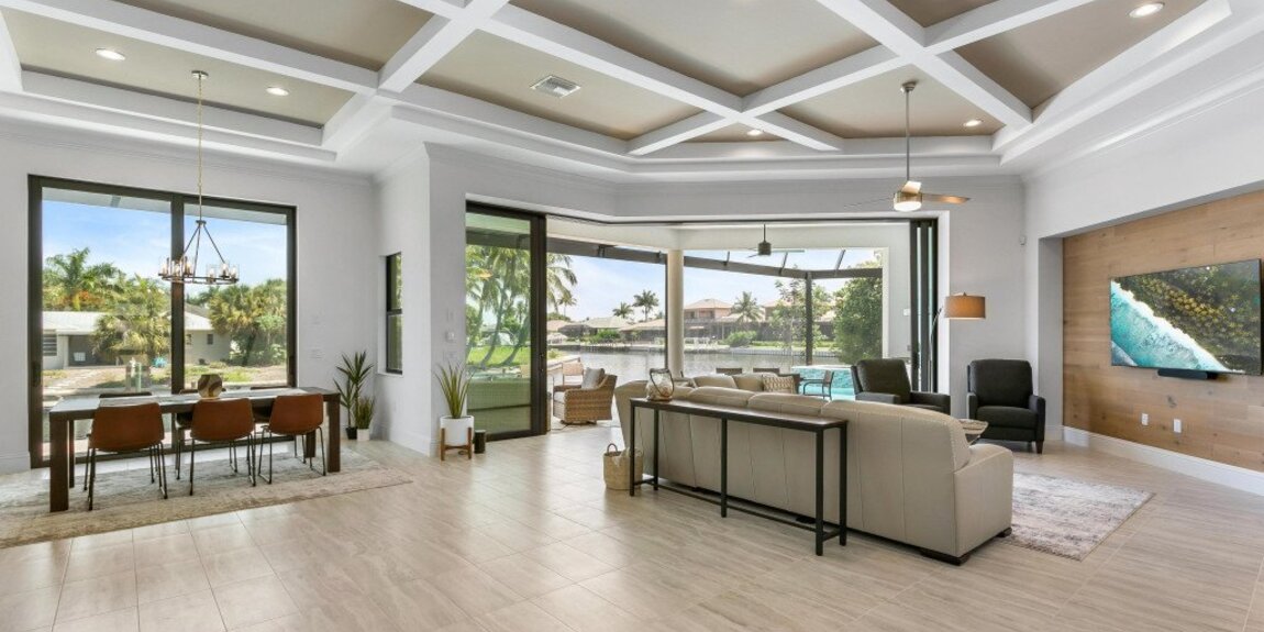 Great room-dining room image