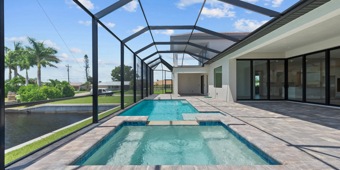 Pool Lanai Image